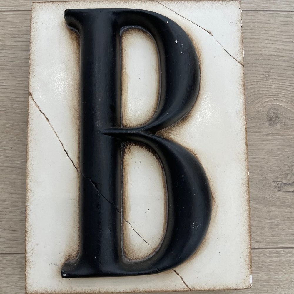 SID DICKENS WALL TILE. RETIRED. LETTER B